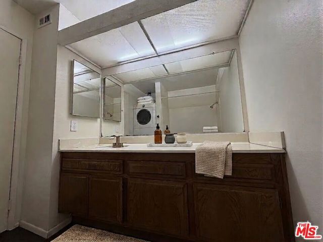 8221 Langdon Avenue 204, Van Nuys (los Angeles), CA 91406