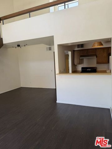 8221 Langdon Avenue 204, Van Nuys (los Angeles), CA 91406