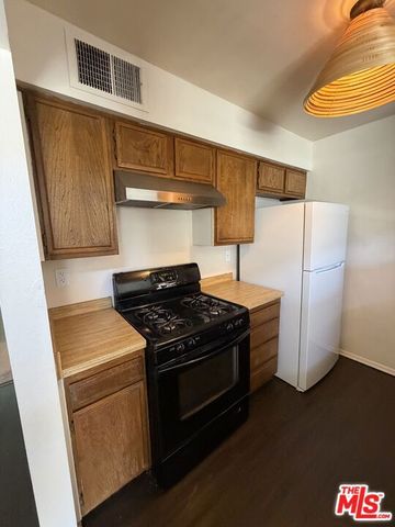 8221 Langdon Avenue 204, Van Nuys (los Angeles), CA 91406