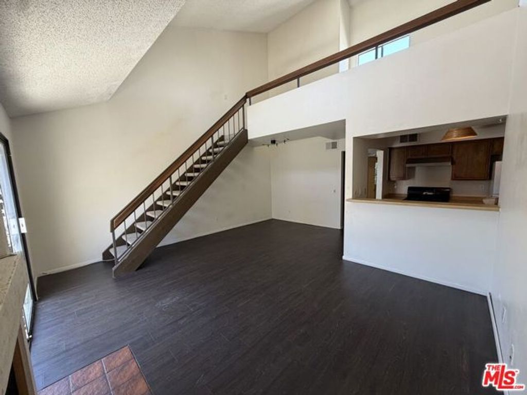 8221 Langdon Avenue 204, Van Nuys (los Angeles), CA 91406