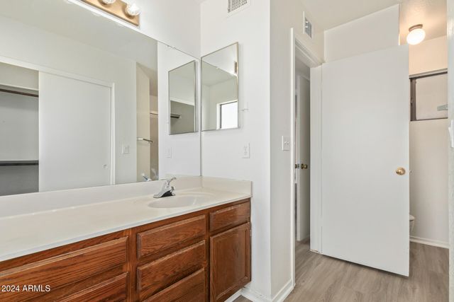 8714 W AMELIA Avenue, Phoenix, AZ 85037