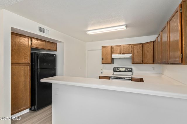 8714 W AMELIA Avenue, Phoenix, AZ 85037