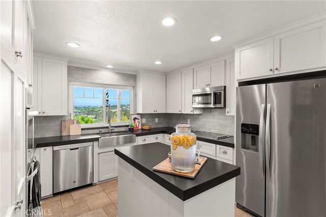 5012 Sleeping Indian, Fallbrook, CA 92028