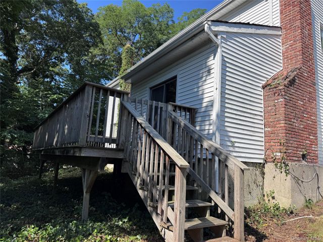 16 Herrick Avenue, Dix Hills, NY 11746