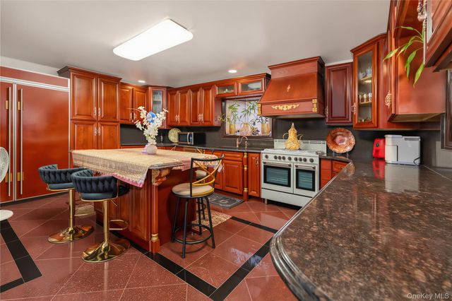 26504 79th Avenue, Glen Oaks, NY 11004