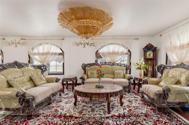 26504 79th Avenue, Glen Oaks, NY 11004