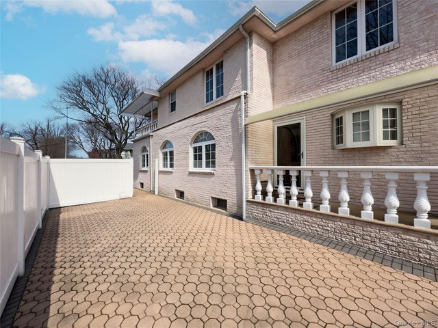 26504 79th Avenue, Glen Oaks, NY 11004