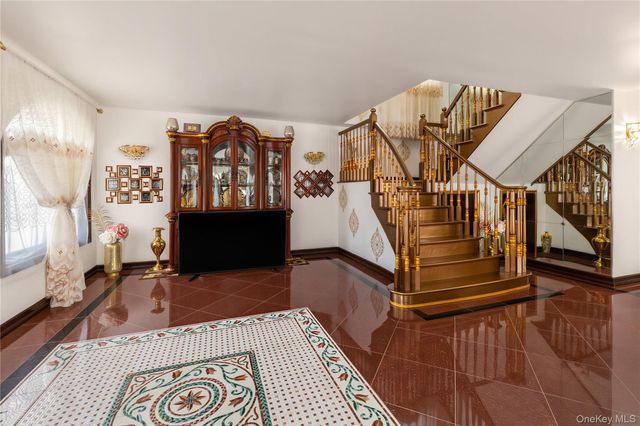 26504 79th Avenue, Glen Oaks, NY 11004