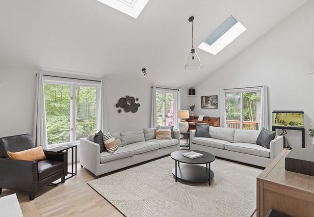 7 Tiffany Trail, Hopkinton, MA 01748