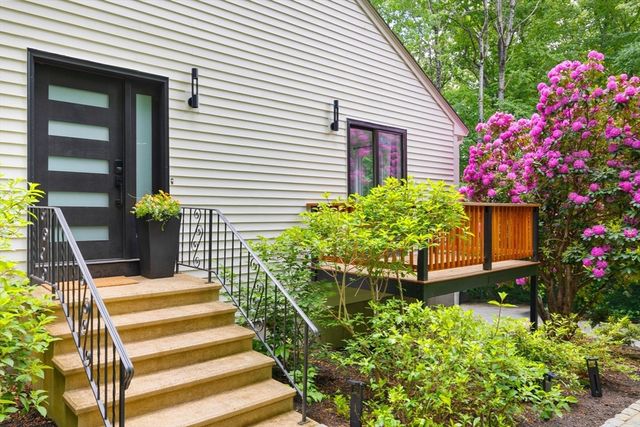 7 Tiffany Trail, Hopkinton, MA 01748