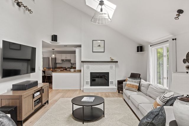 7 Tiffany Trail, Hopkinton, MA 01748