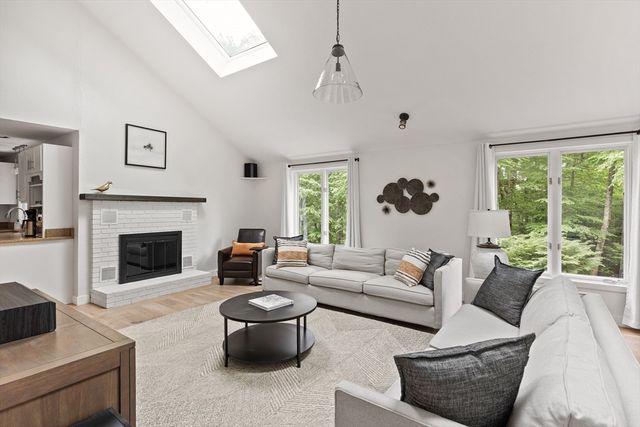 7 Tiffany Trail, Hopkinton, MA 01748