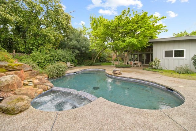 522 Sydling Ct, Sacramento, CA 95864