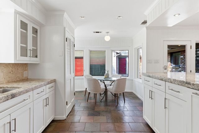 531 Azaleadell Drive, Houston, TX 77018