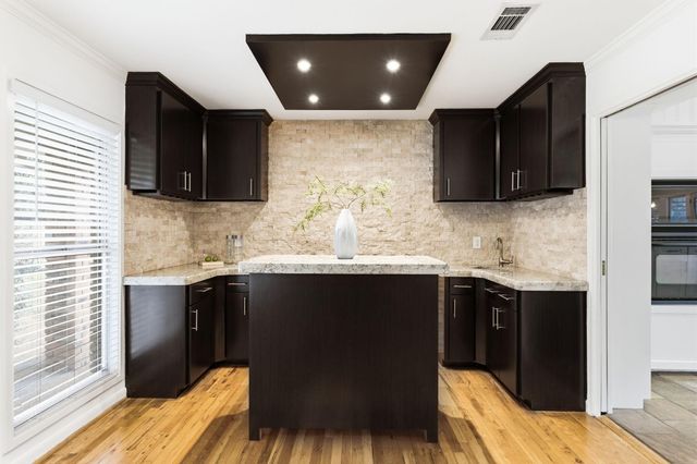 531 Azaleadell Drive, Houston, TX 77018