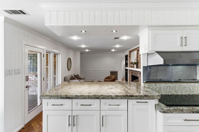 531 Azaleadell Drive, Houston, TX 77018