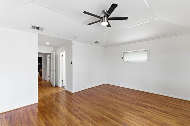 531 Azaleadell Drive, Houston, TX 77018