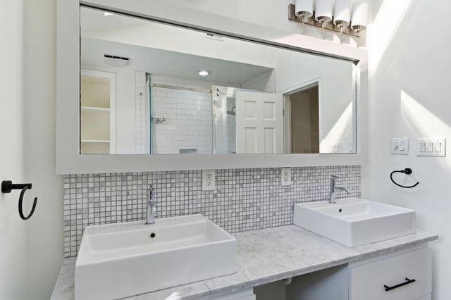 531 Azaleadell Drive, Houston, TX 77018