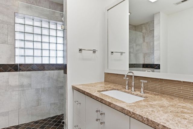 531 Azaleadell Drive, Houston, TX 77018