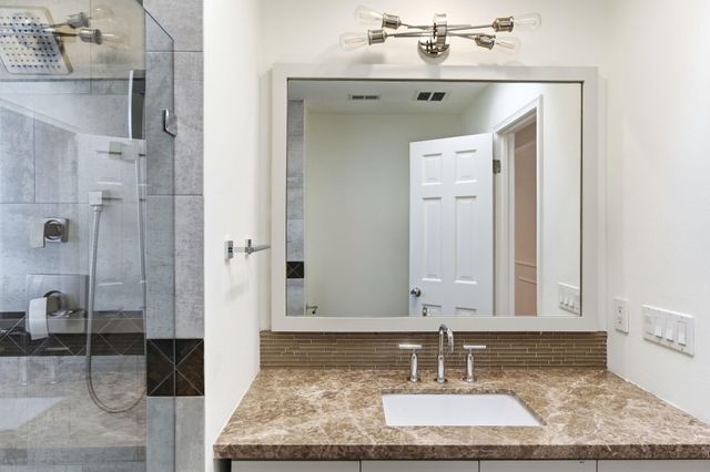 531 Azaleadell Drive, Houston, TX 77018