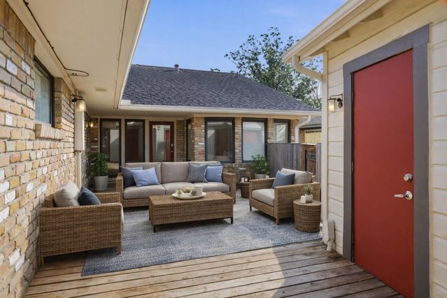 531 Azaleadell Drive, Houston, TX 77018