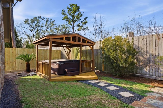 531 Azaleadell Drive, Houston, TX 77018