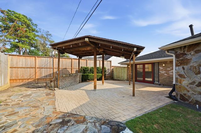 531 Azaleadell Drive, Houston, TX 77018