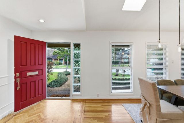 531 Azaleadell Drive, Houston, TX 77018