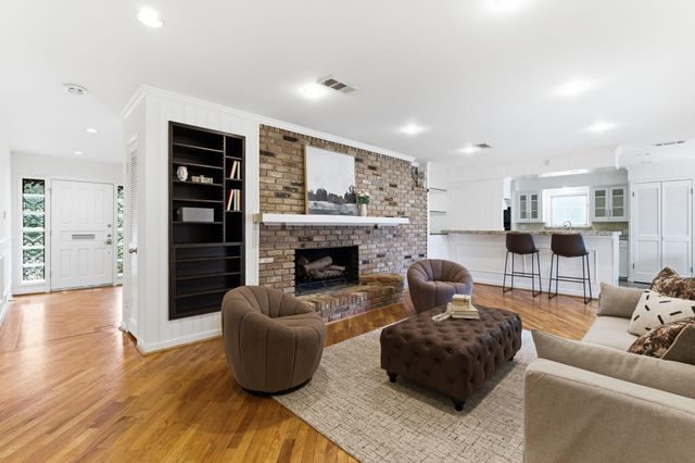 531 Azaleadell Drive, Houston, TX 77018