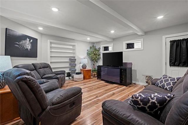 915 4th Avenue, Leavenworth, KS 66048