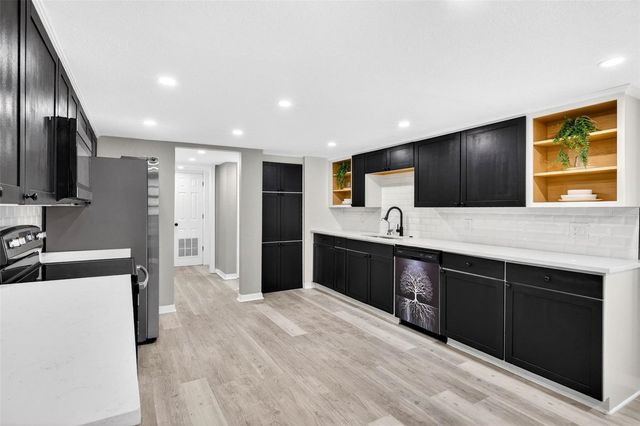 1601 E PARIS STREET, Tampa, FL 33610