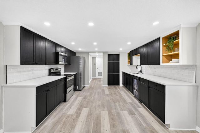 1601 E PARIS STREET, Tampa, FL 33610