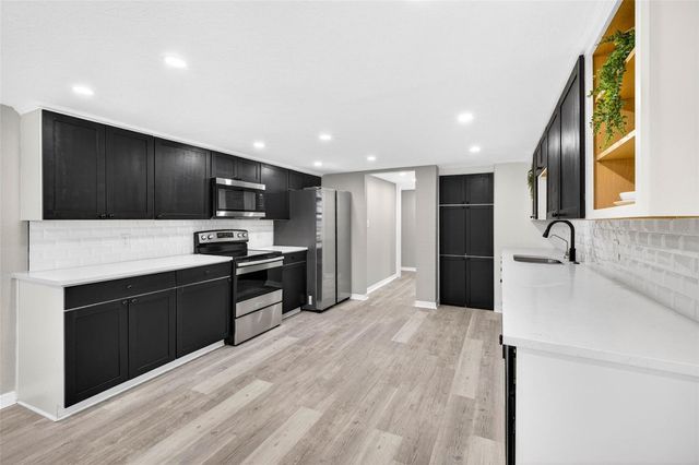 1601 E PARIS STREET, Tampa, FL 33610