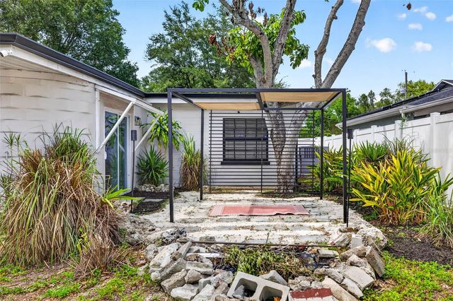 1601 E PARIS STREET, Tampa, FL 33610