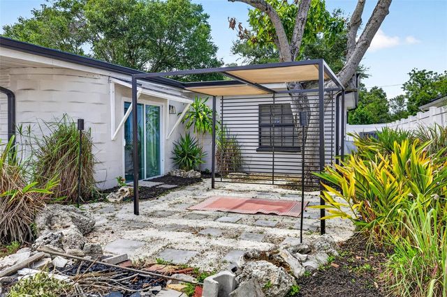 1601 E PARIS STREET, Tampa, FL 33610