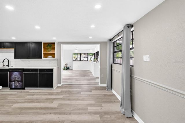 1601 E PARIS STREET, Tampa, FL 33610