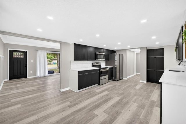 1601 E PARIS STREET, Tampa, FL 33610