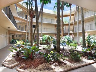 8065 SW 107th Ave 201, Miami, FL 33173