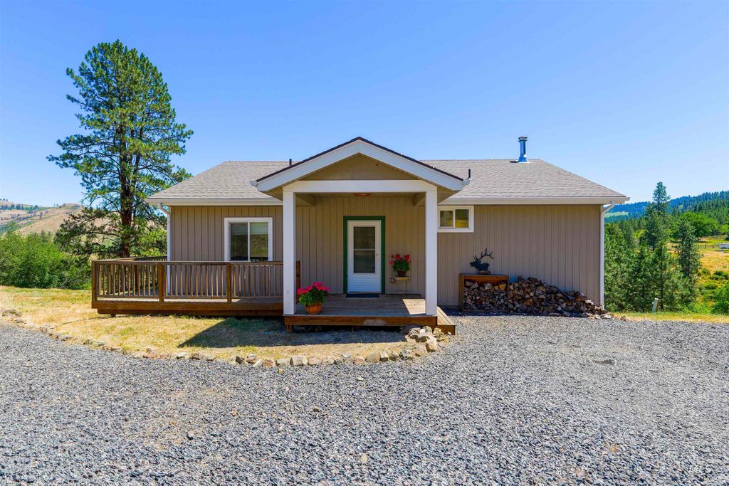19225 Arabian Ln, Lenore, ID 83541
