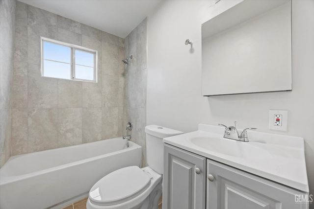 4917 Mayfair Court, Bakersfield, CA 93307