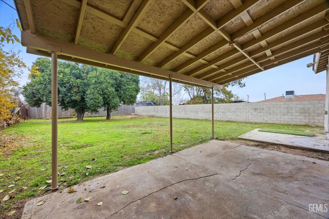 4917 Mayfair Court, Bakersfield, CA 93307