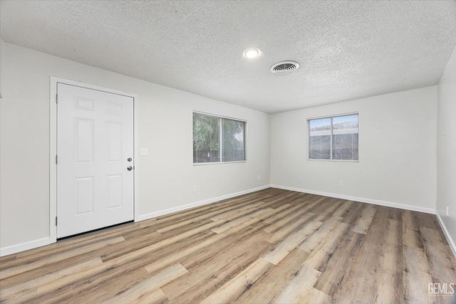 4917 Mayfair Court, Bakersfield, CA 93307