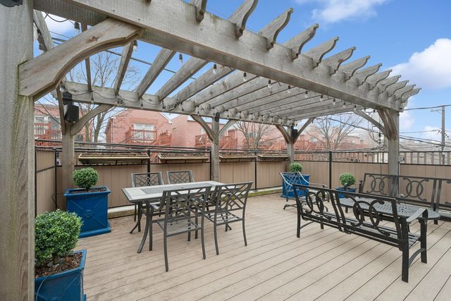 1414 N Mohawk Street, Chicago, IL 60610