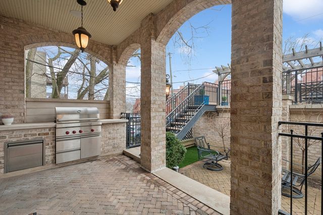 1414 N Mohawk Street, Chicago, IL 60610