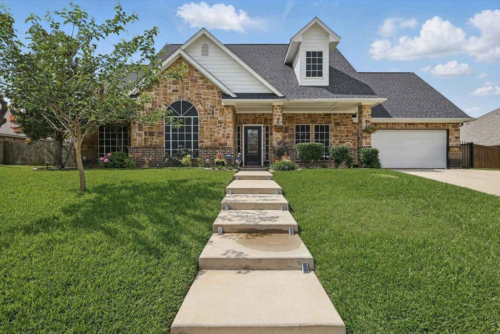 2210 Ridgewood Drive, Bridgeport, TX 76426