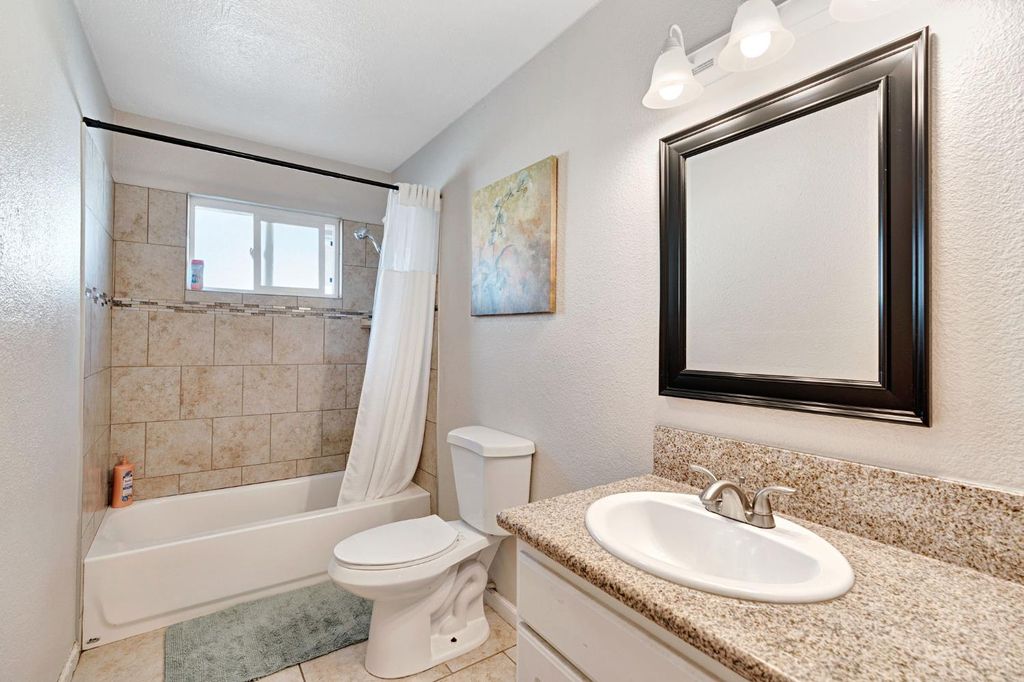 Image 13 of property listing at 2511 Shaft St, Selma, CA 93662