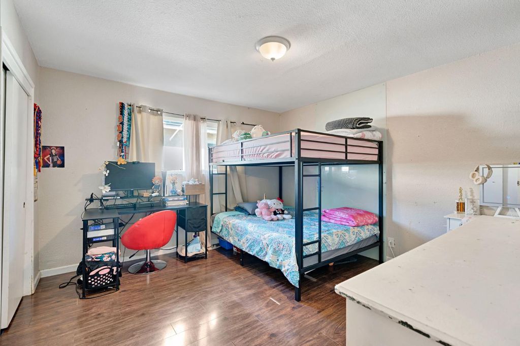 Image 14 of property listing at 2511 Shaft St, Selma, CA 93662