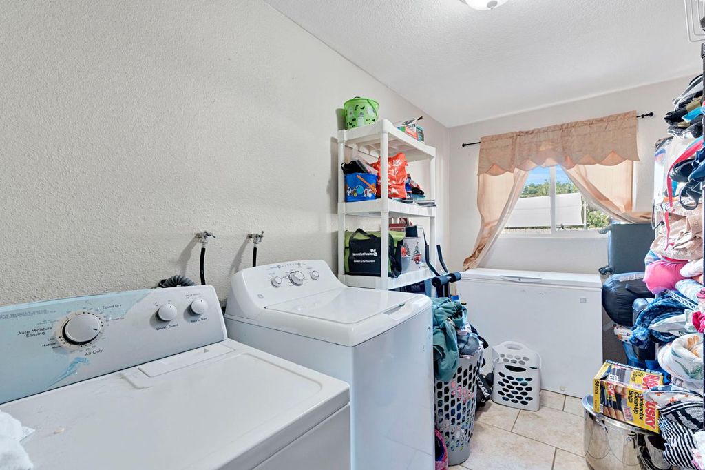 Image 16 of property listing at 2511 Shaft St, Selma, CA 93662
