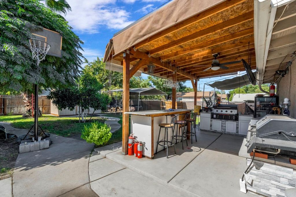Image 20 of property listing at 2511 Shaft St, Selma, CA 93662