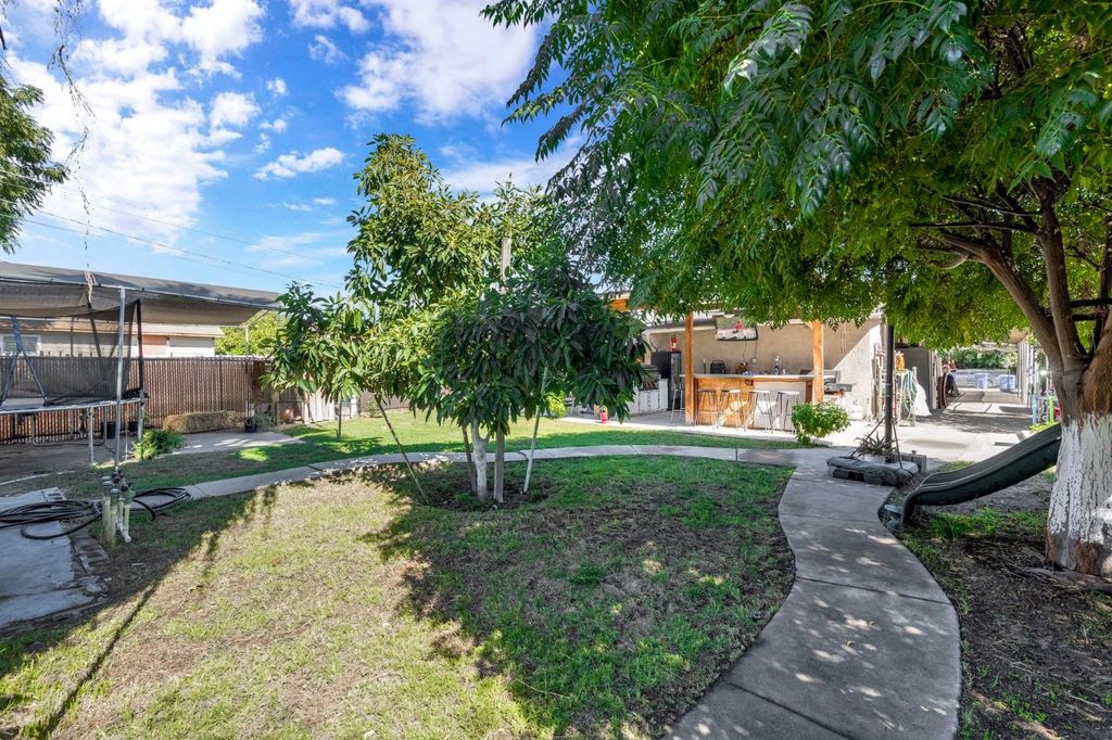 Image 25 of property listing at 2511 Shaft St, Selma, CA 93662